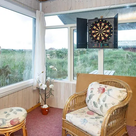 10 Person In Harboore-by Traum