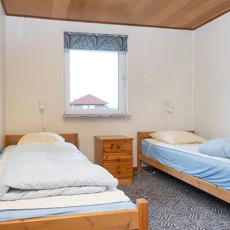 10 Person In Harboore-by Traum *